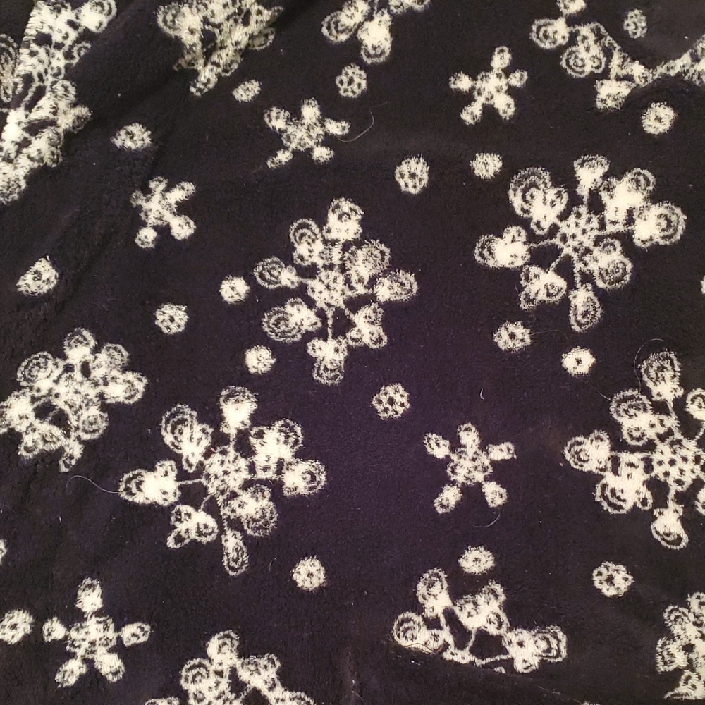 Joe Boxer Snowflakes Fleece Robe - Picture 3 of 8